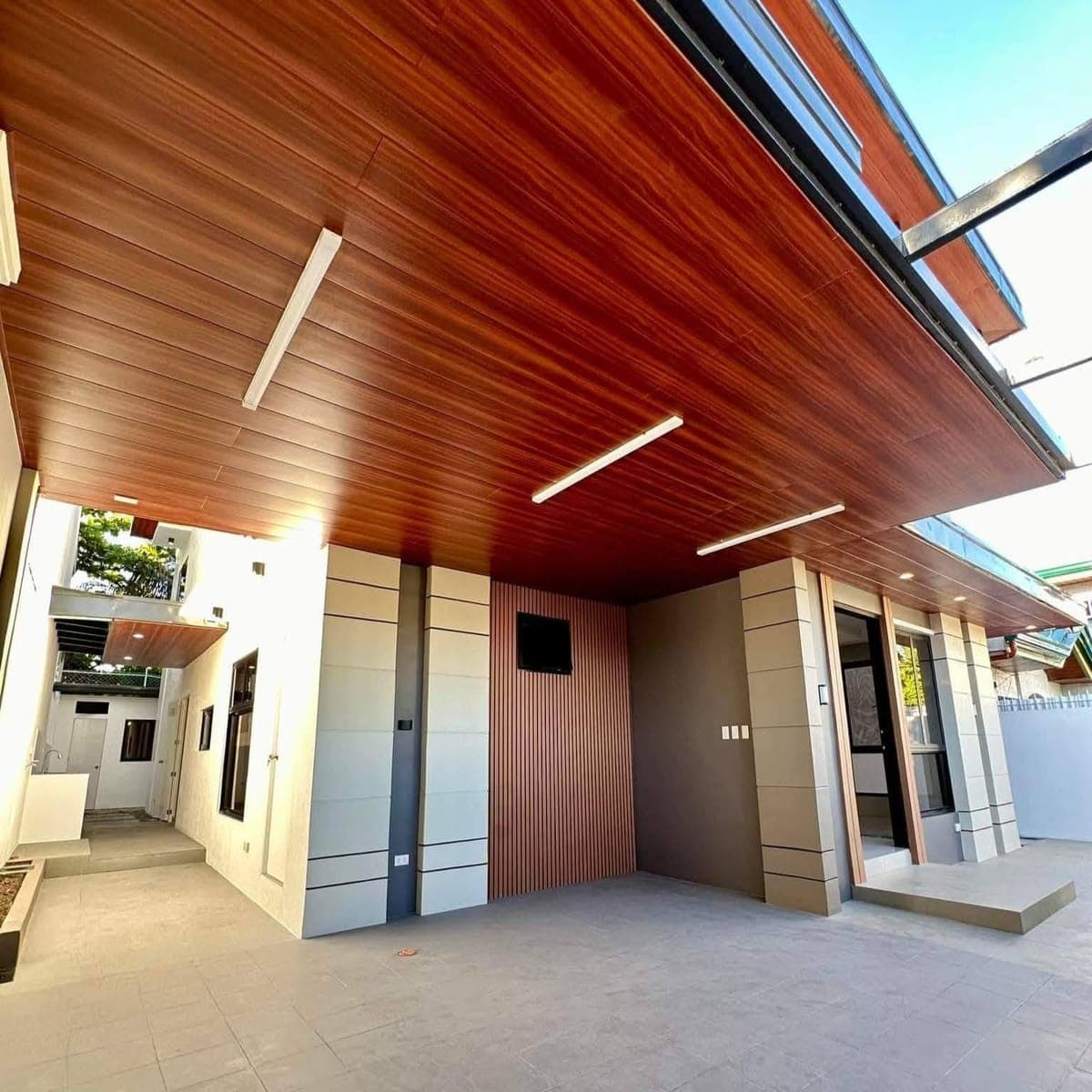 For Rent: Brand New 2-Storey Modern House With Swimming Pool near El Grande Ave. - photo 1