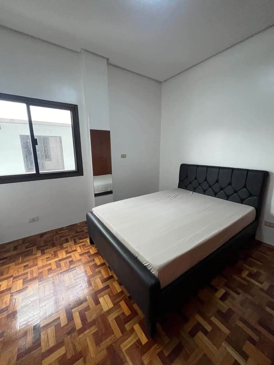4BR SEMI-FURNISHED HOUSE FOR RENT - photo 1