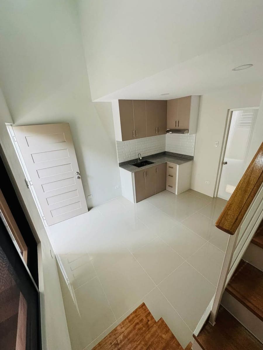 NEWLY BUILT MODERN STYLE 2 STOREY APARTMENT FOR RENT - photo 1