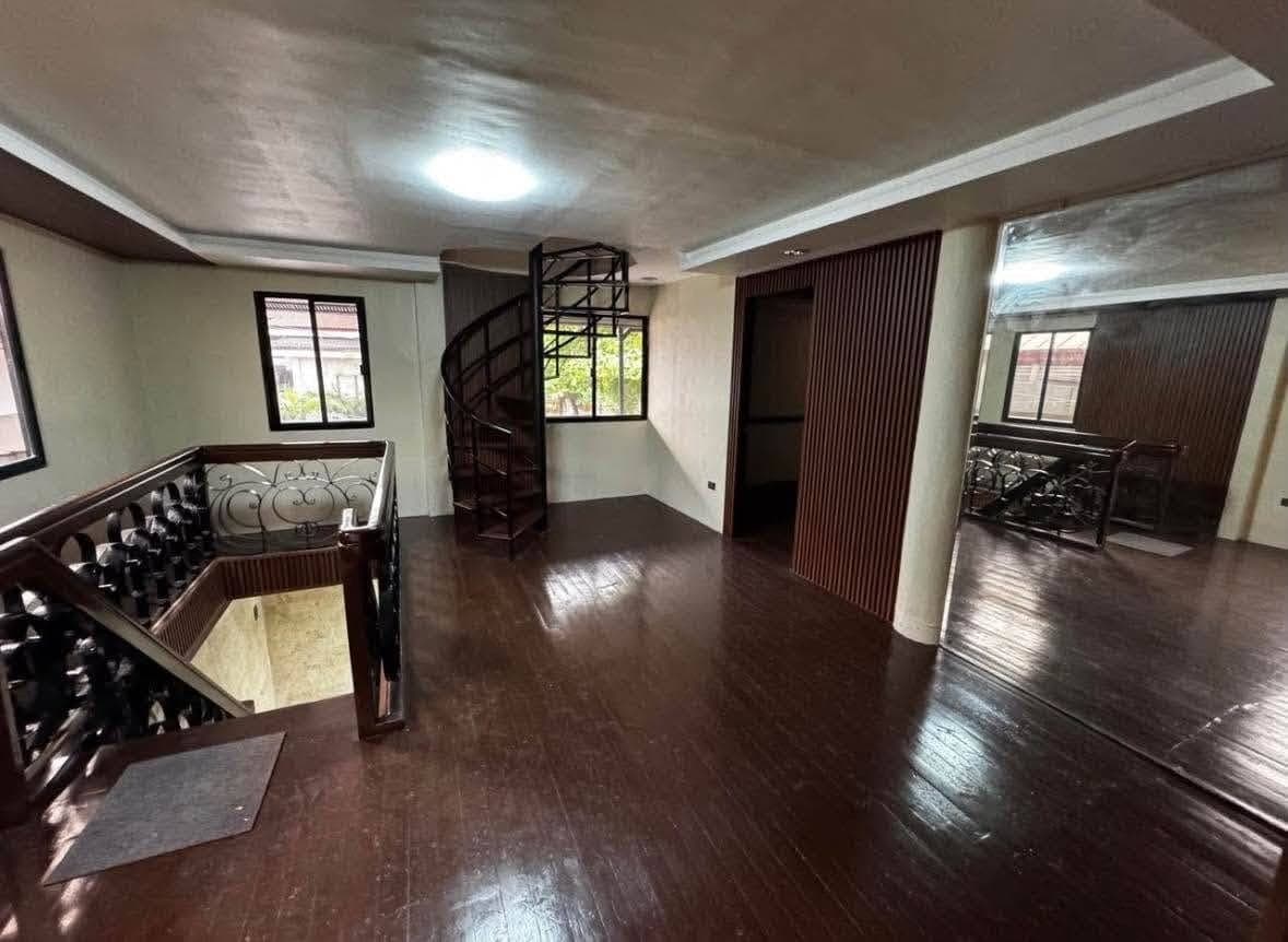 ✅ 2-storey house with attic�✅ 7 bedrooms�✅ 5 toilets and baths�✅ 2-car garage�✅ Main kitchen�✅ Separate dirty kitchen - photo 1