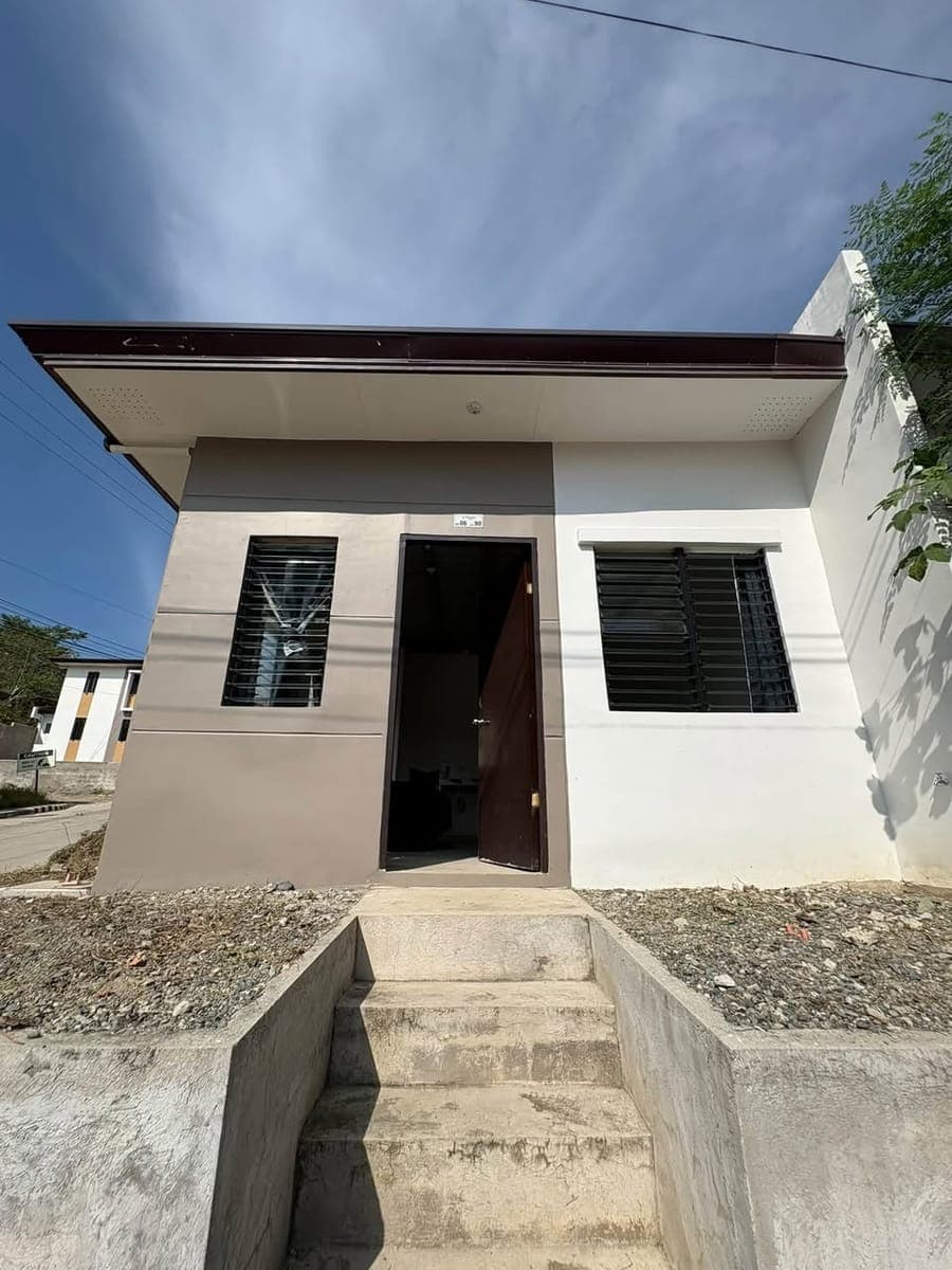 π ROW HOUSE FOR RENT β FAMILIA VERDE, LUMBIA, CDO π - photo 1
