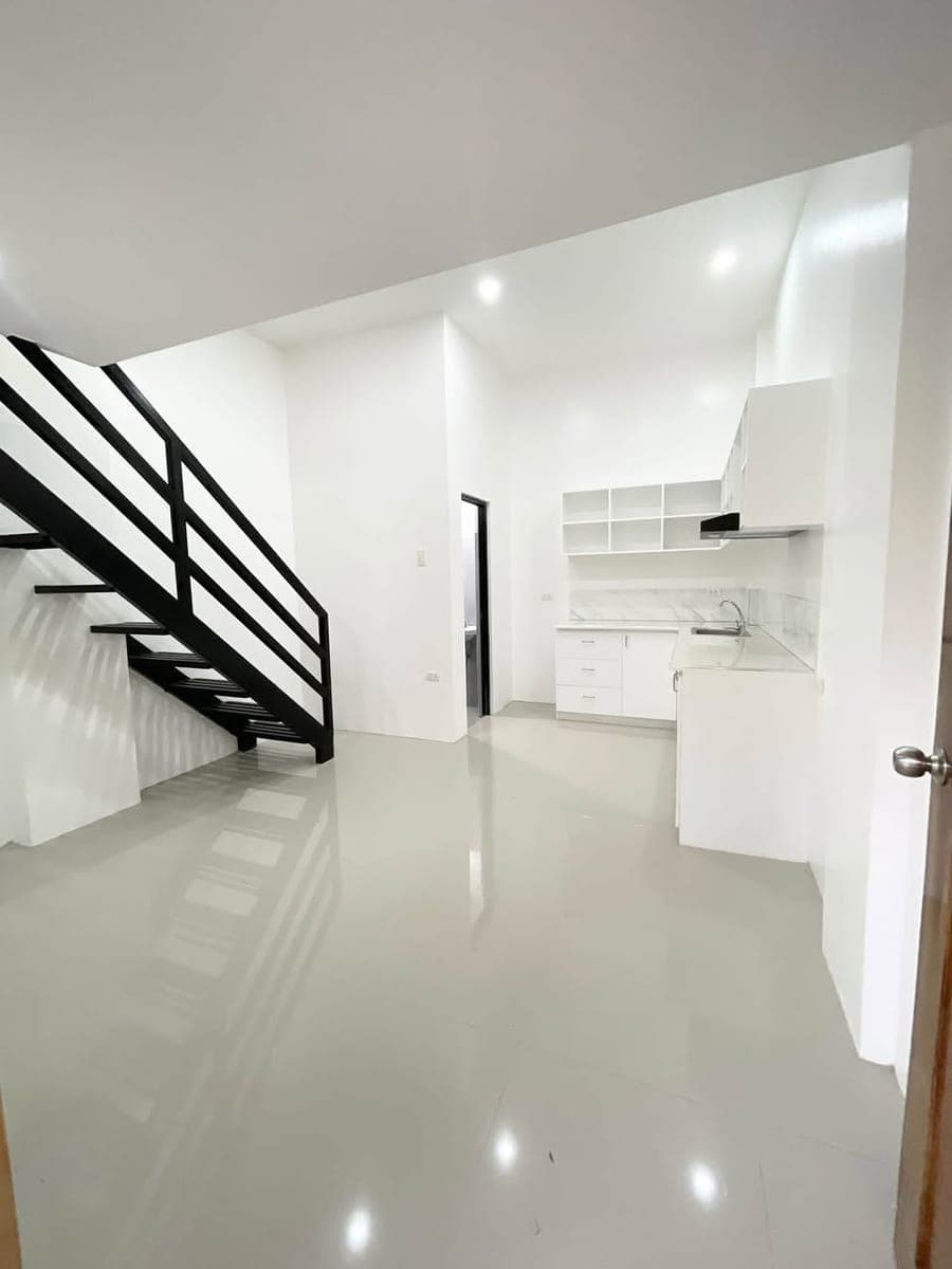 Loft Style Apartment for Lease - photo 1