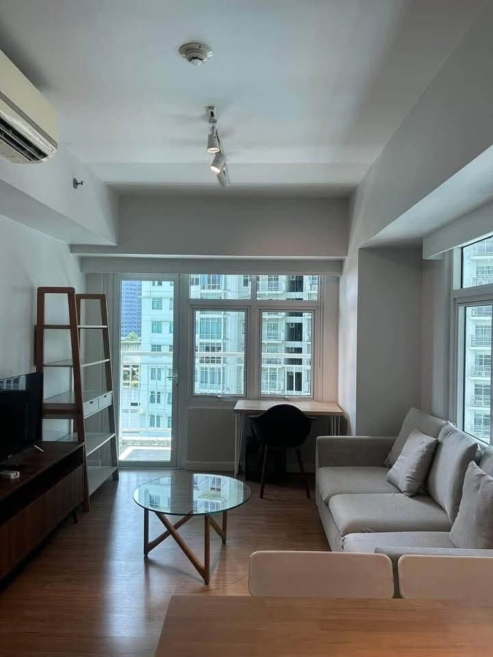 For Lease: 2 BR in The Meranti Tower Two Serendra BGC, Taguig City - photo 1