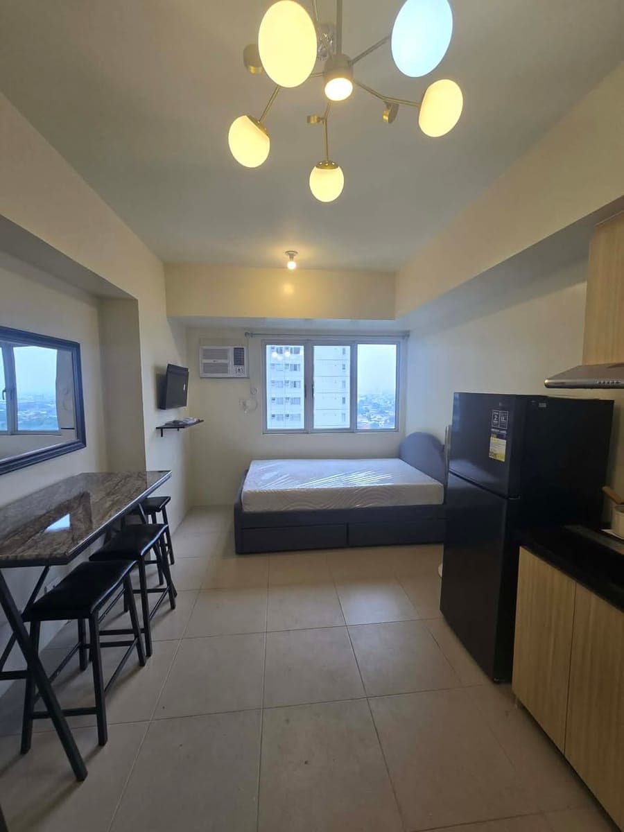 FOR RENT 🙂 NEAR SM NORTH AND WALKING DISTANCE TO TRINOMA.. - photo 1