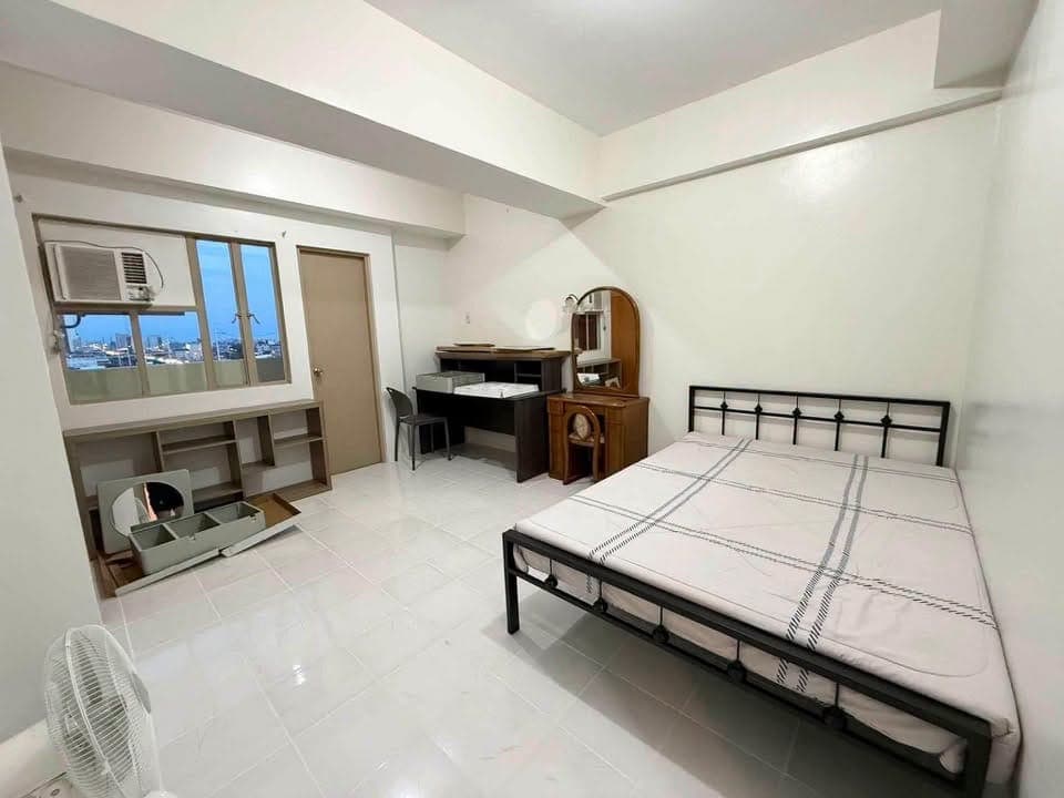 City Land Makati Executive Tower for Rent - photo 1
