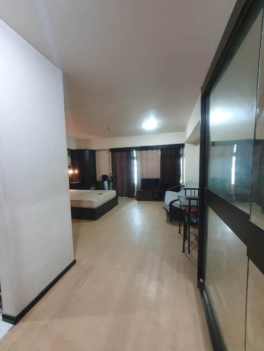 Studio unit for lease/rent in two serendra BGC high street - photo 1