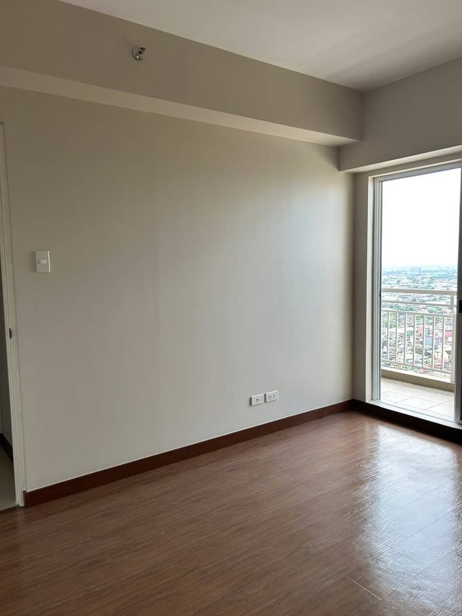 π
ππ ππππ: 2BR Condominium with parking at Cameron Residences, Quezon City - photo 1