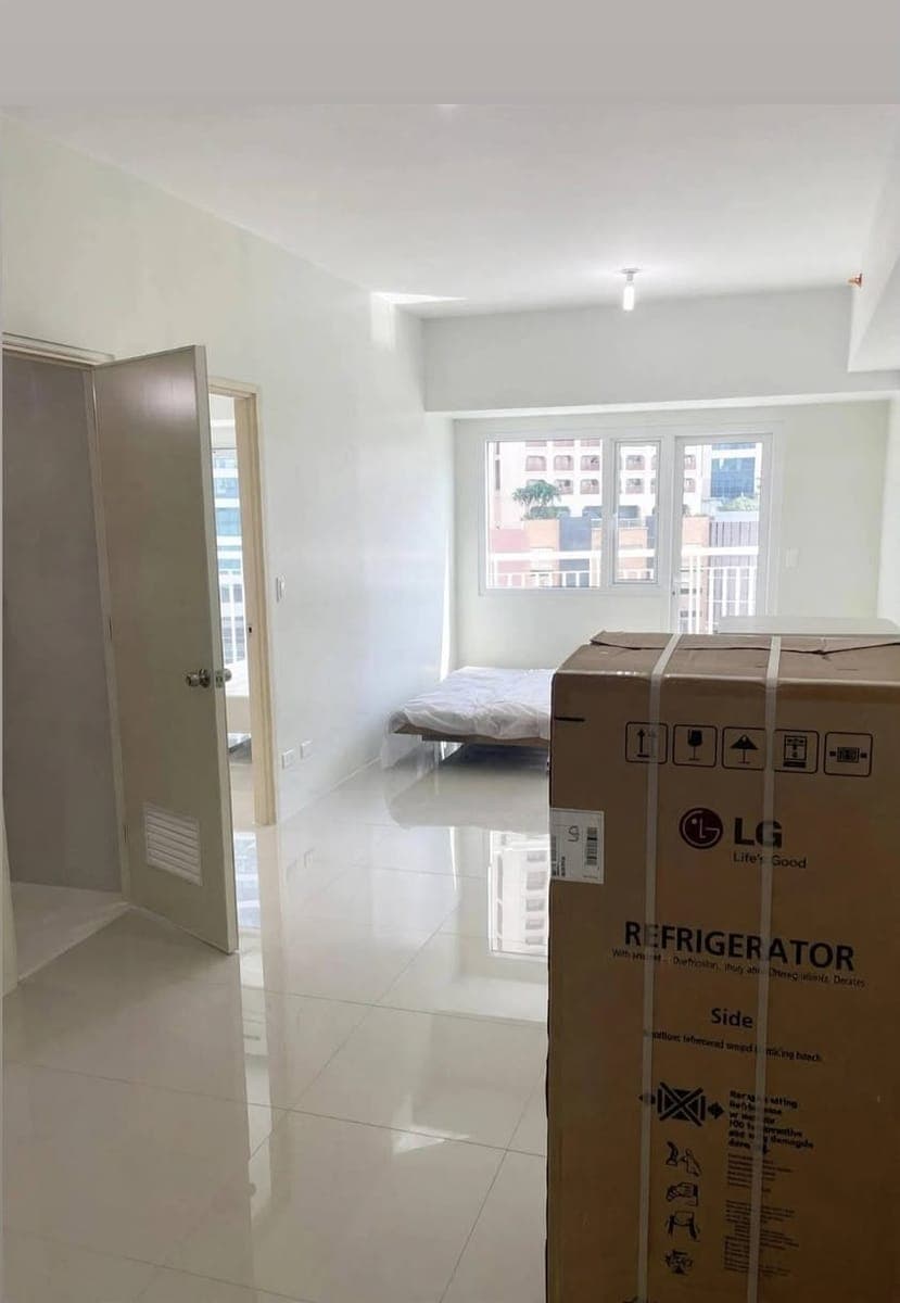 FOR RENT: Semi-Furnished 1BR - Jazz Residences Makati - photo 1