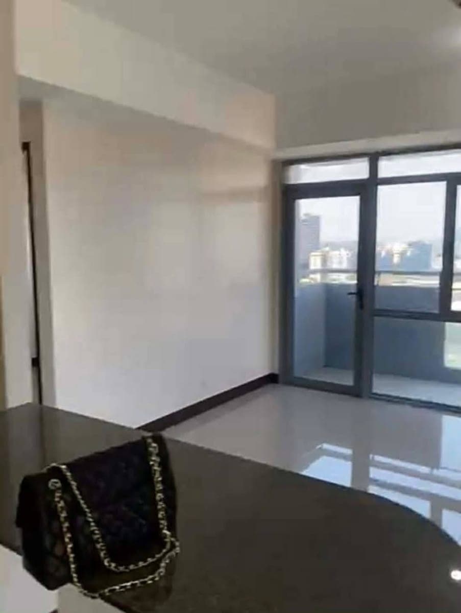 ๐ Manhattan Heights Residences - photo 1