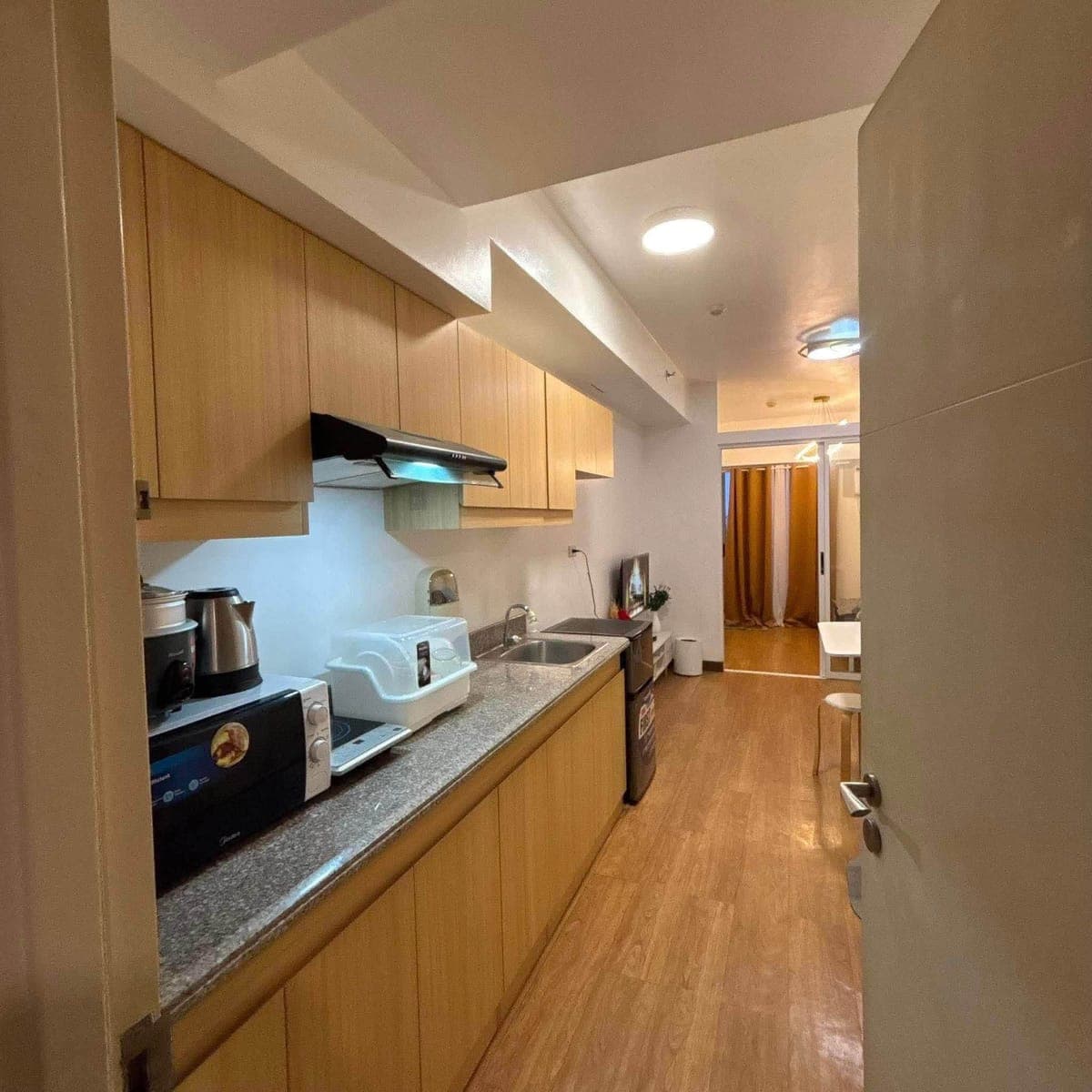 RUSH FOR RENT One Bedroom with balcony - photo 1