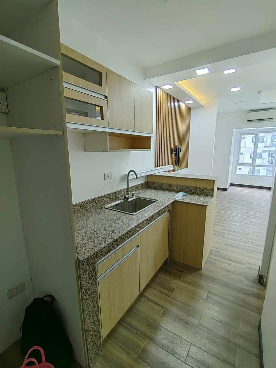 🏢 FOR RENT – SEMI FURNISHED Studio Condo Unit - photo 1
