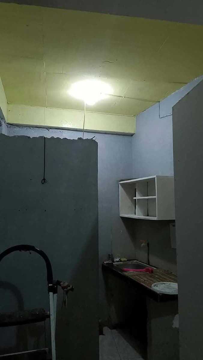 ROOM FOR RENT WITH SMALL ROOM FOR SMALL FAMILY OF 4 - photo 1