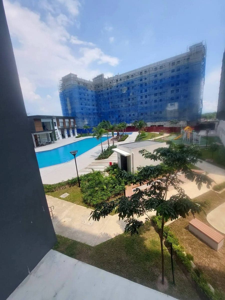 🎈FUTURA EAST CONDO FOR RENT - photo 1