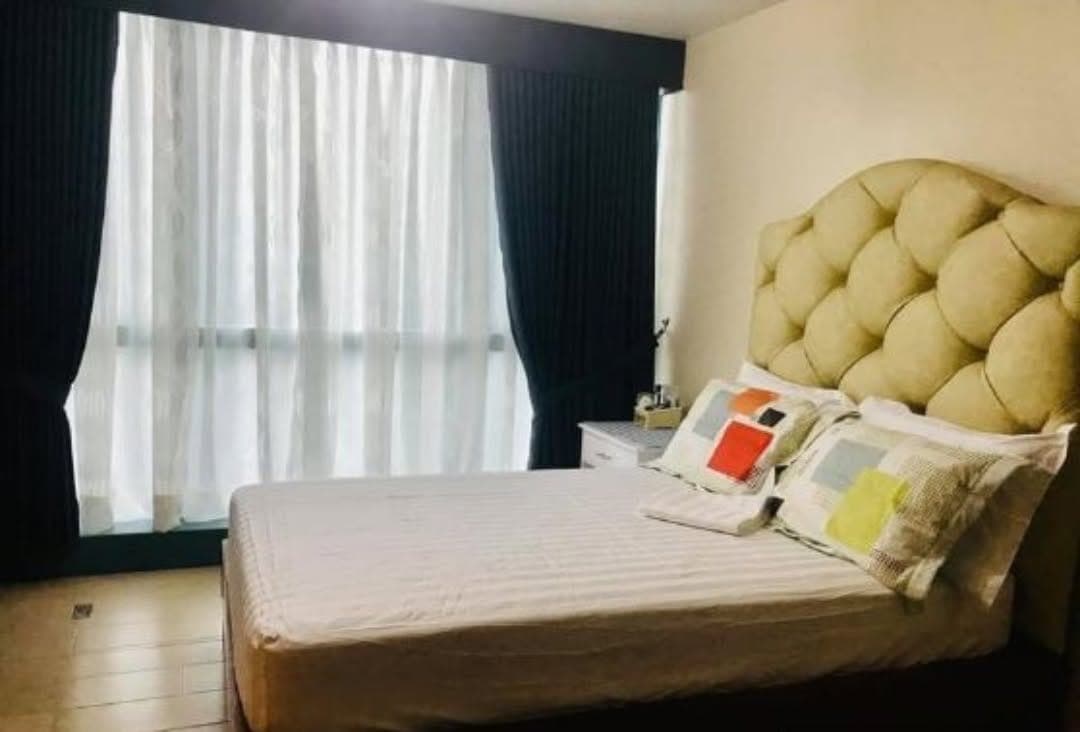 For Rent: Fully Furnished 1BR Unit with Parking at One Uptown Residence, BGC - photo 1