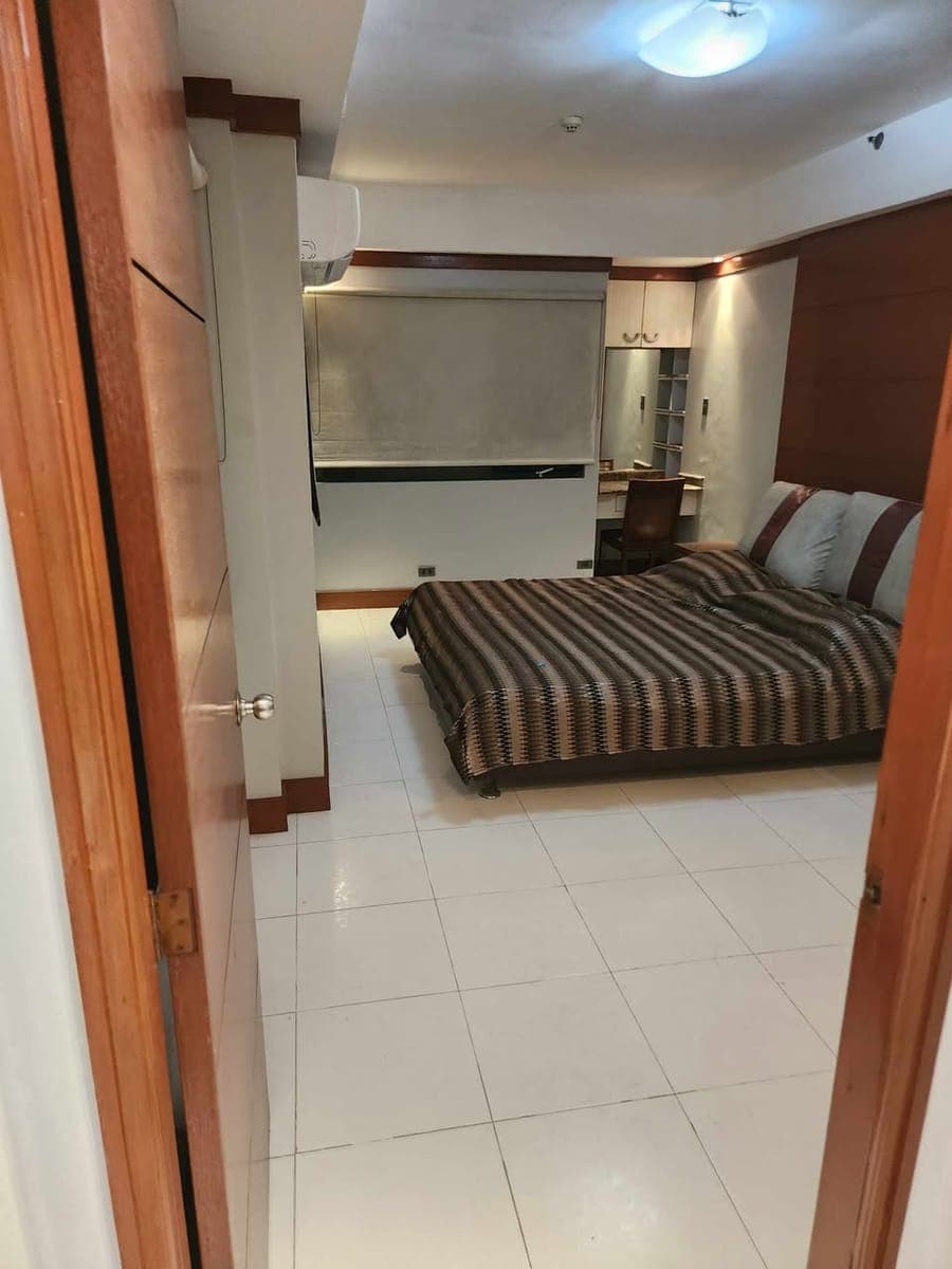 For Rent: Fully Furnished 2BR Unit with Parking at Penhurst Parkplace, BGC - photo 1