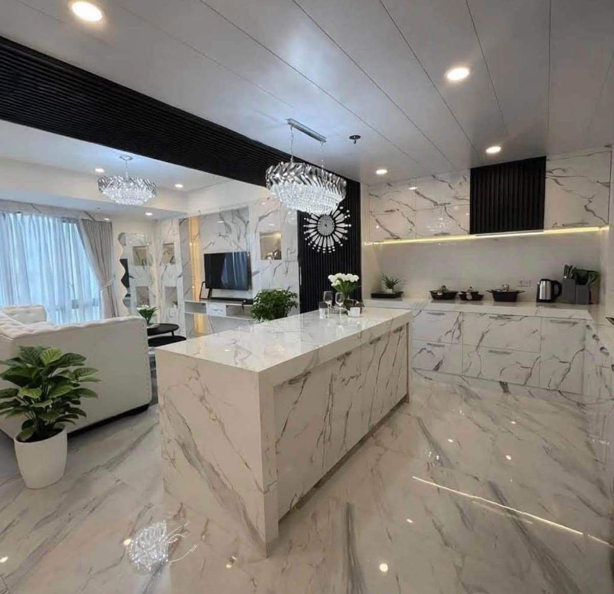FOR LEASE: - photo 1