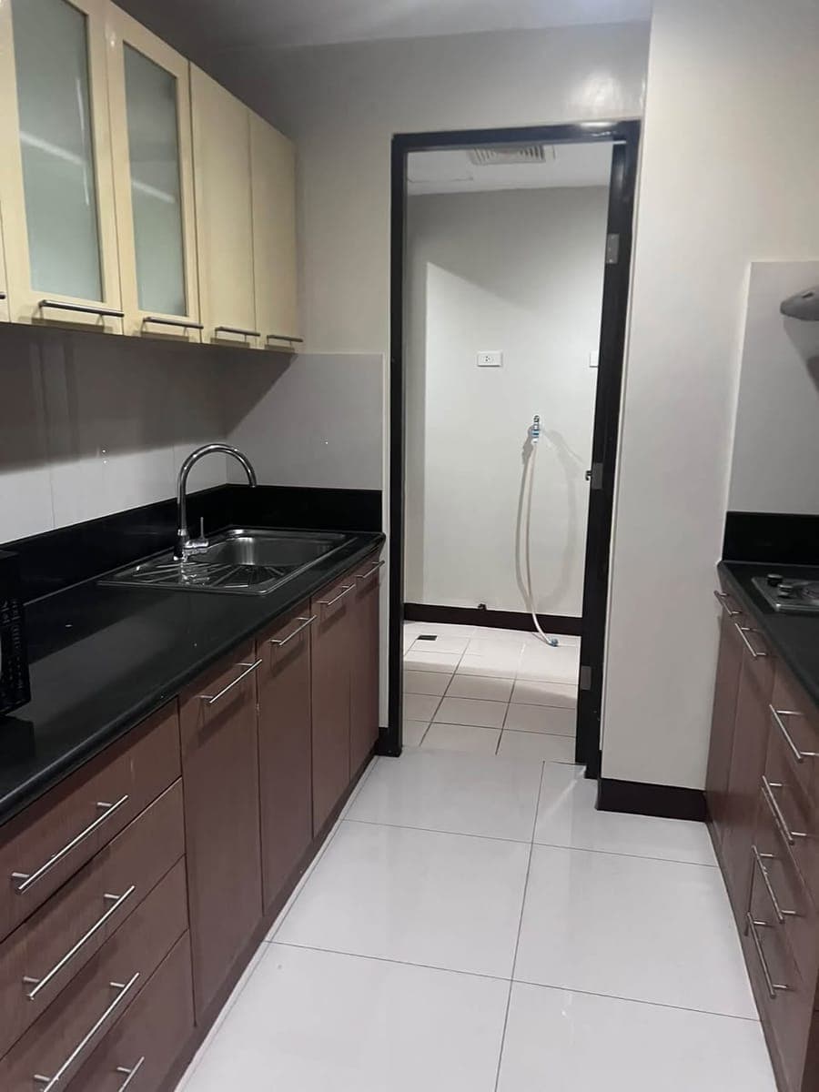 1BR For Lease in One Central Makati - photo 1