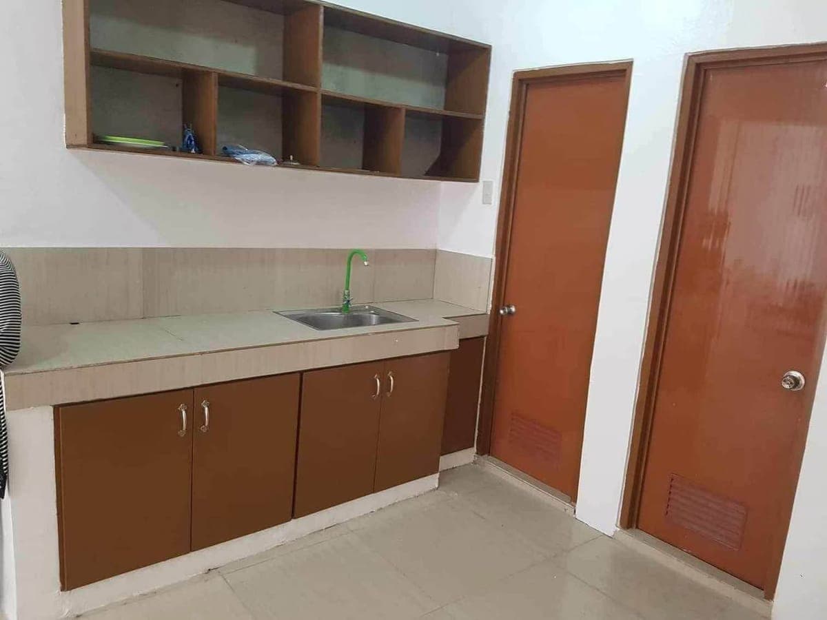 SOLO OCCUPANTS ONLY | NO PARKING | ROOM FOR RENT - photo 1