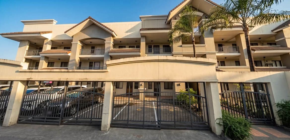 2 bedroom condominium with parking for sale/ rent!! - photo 1
