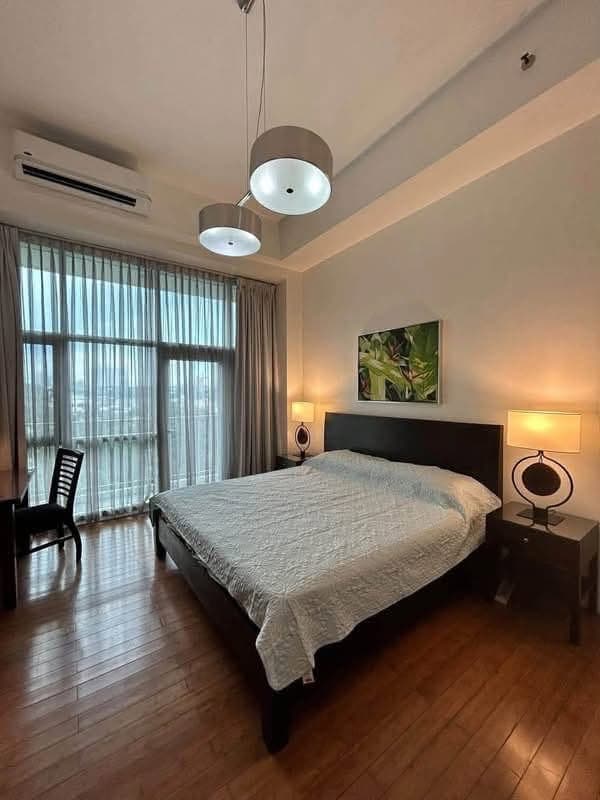🏠 The Manansala Tower - Rockwell Center - photo 1