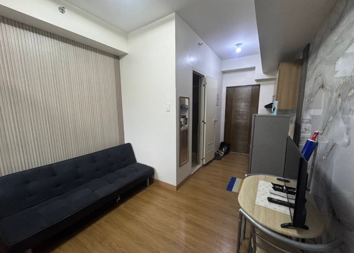For Rent: 1BR Unit Fully Furnished (Facing Katipunan Ave) 17th Floor 101 Xavierville Condominium - photo 1