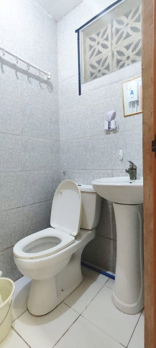 π FOR RENT: 3RD FLOOR STUDIO APARTMENT WITH BALCONY! πΏ - photo 1