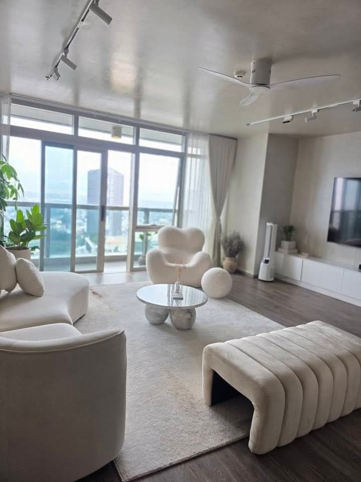 FOR LEASE: Fully furnished 2 Bedroom unit at East Gallery Place, BGC - photo 1