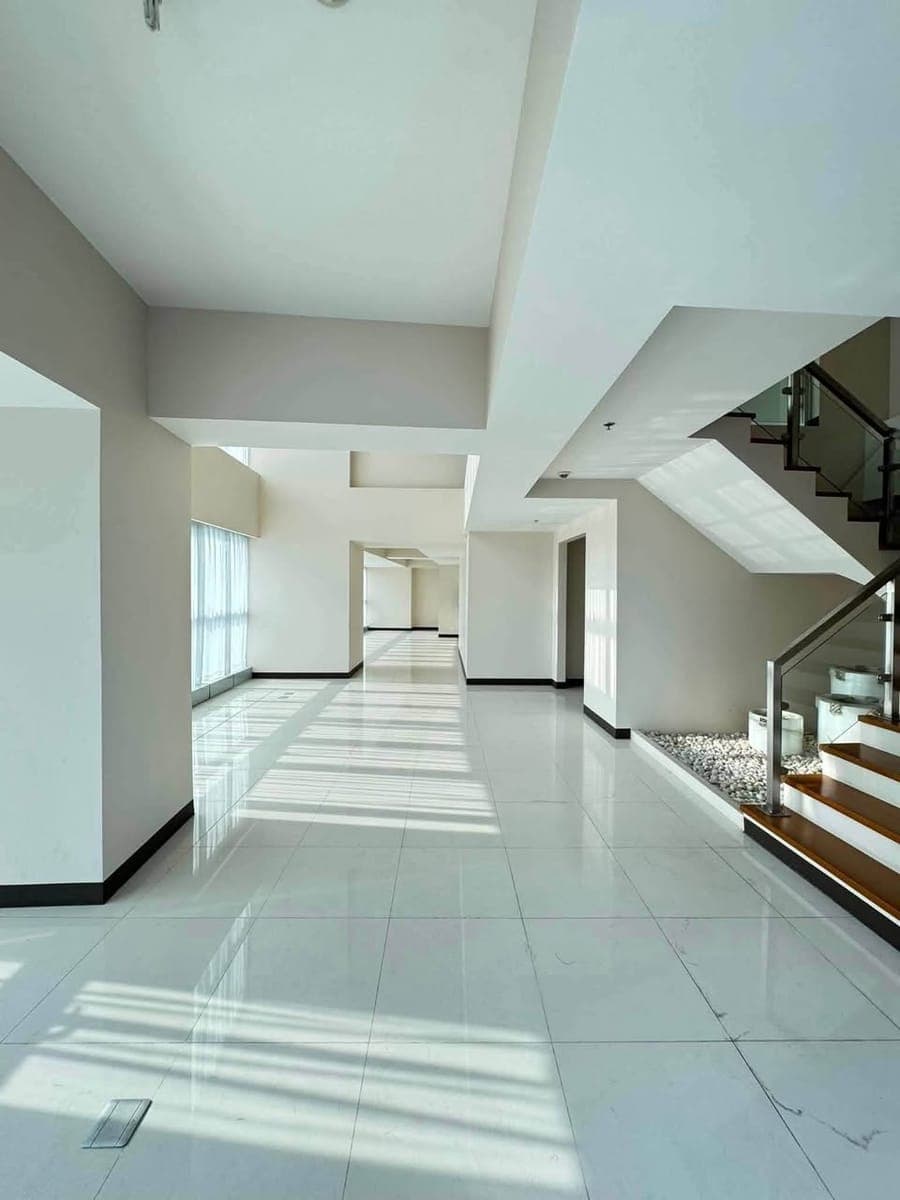 Uptown Parksuites Penthouse - photo 1
