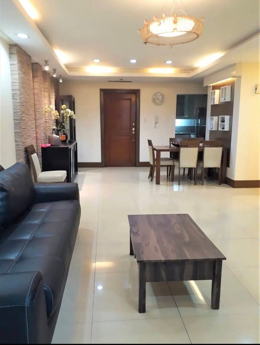 • FOR RENT! Available Now in Ermita Manila! - photo 1