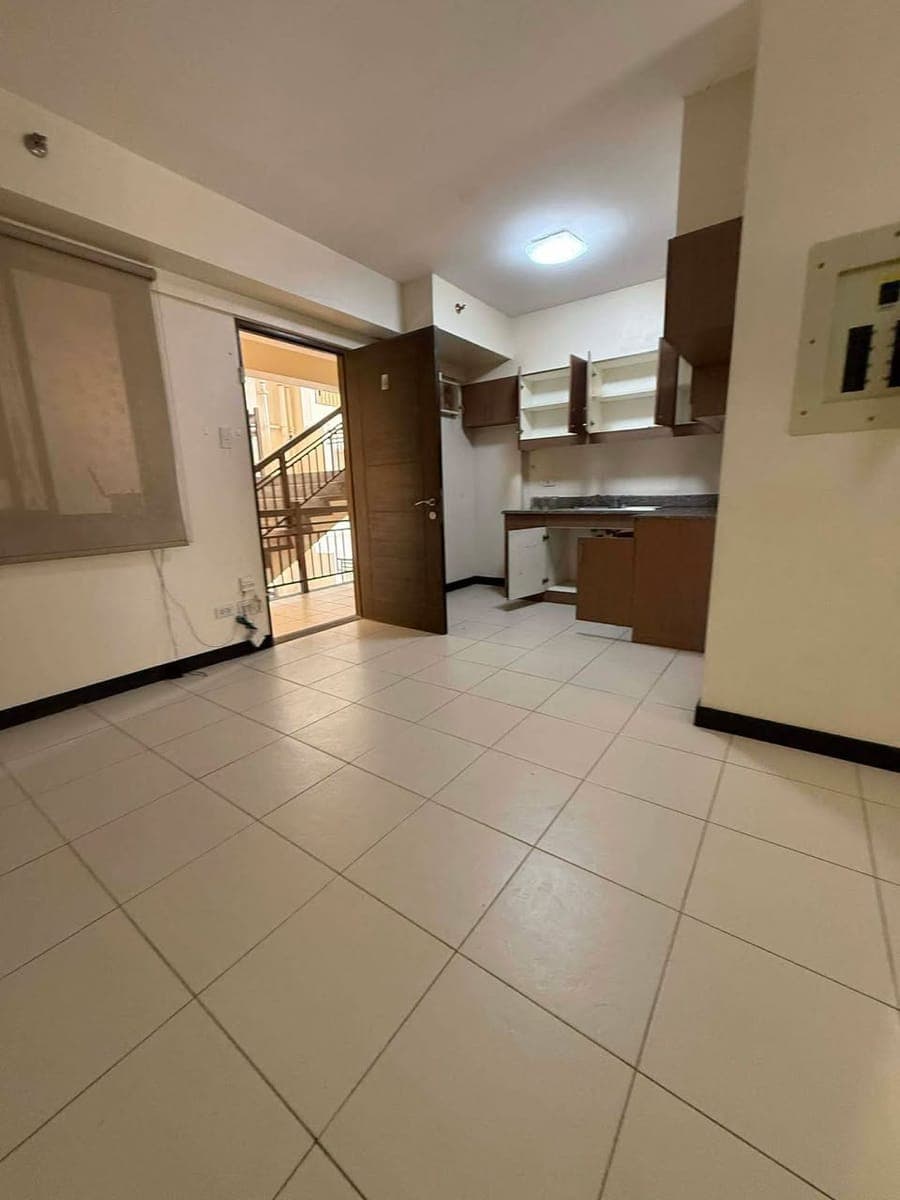 2 bedroom with parking for rent.! - photo 1