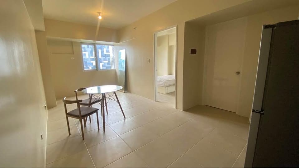 FOR LEASE: Semi Furnished 1 Bedroom unit at Avida Turf, BGC - photo 1
