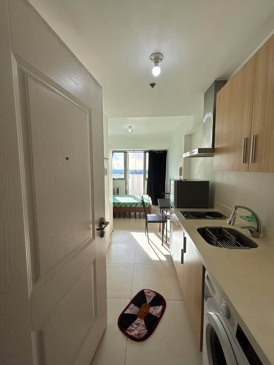 Fully Furnished Condo Studio unit w/ Balcony FOR RENT - photo 1
