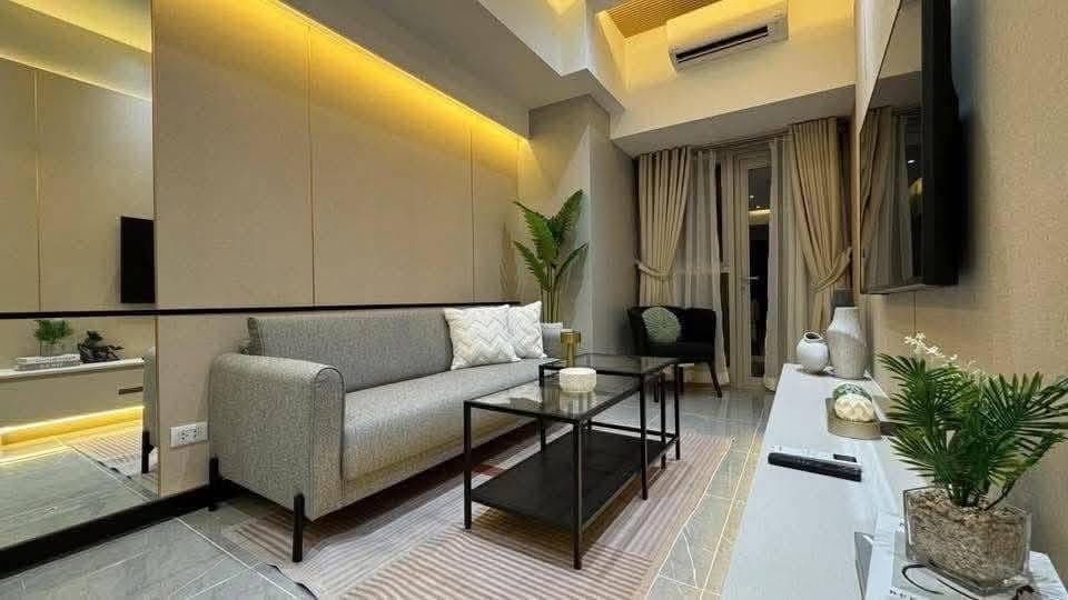 FOR LEASE: - photo 1