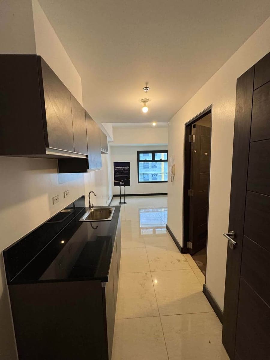 LOOKING FOR A CONVENIENT AND PET-FRIENDLY HOME NEAR YOUR WORKPLACE? - photo 1