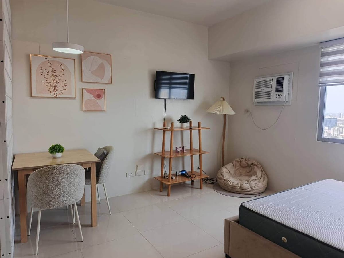 SPACIOUS STUDIO CONDO UNIT FOR RENT - photo 1