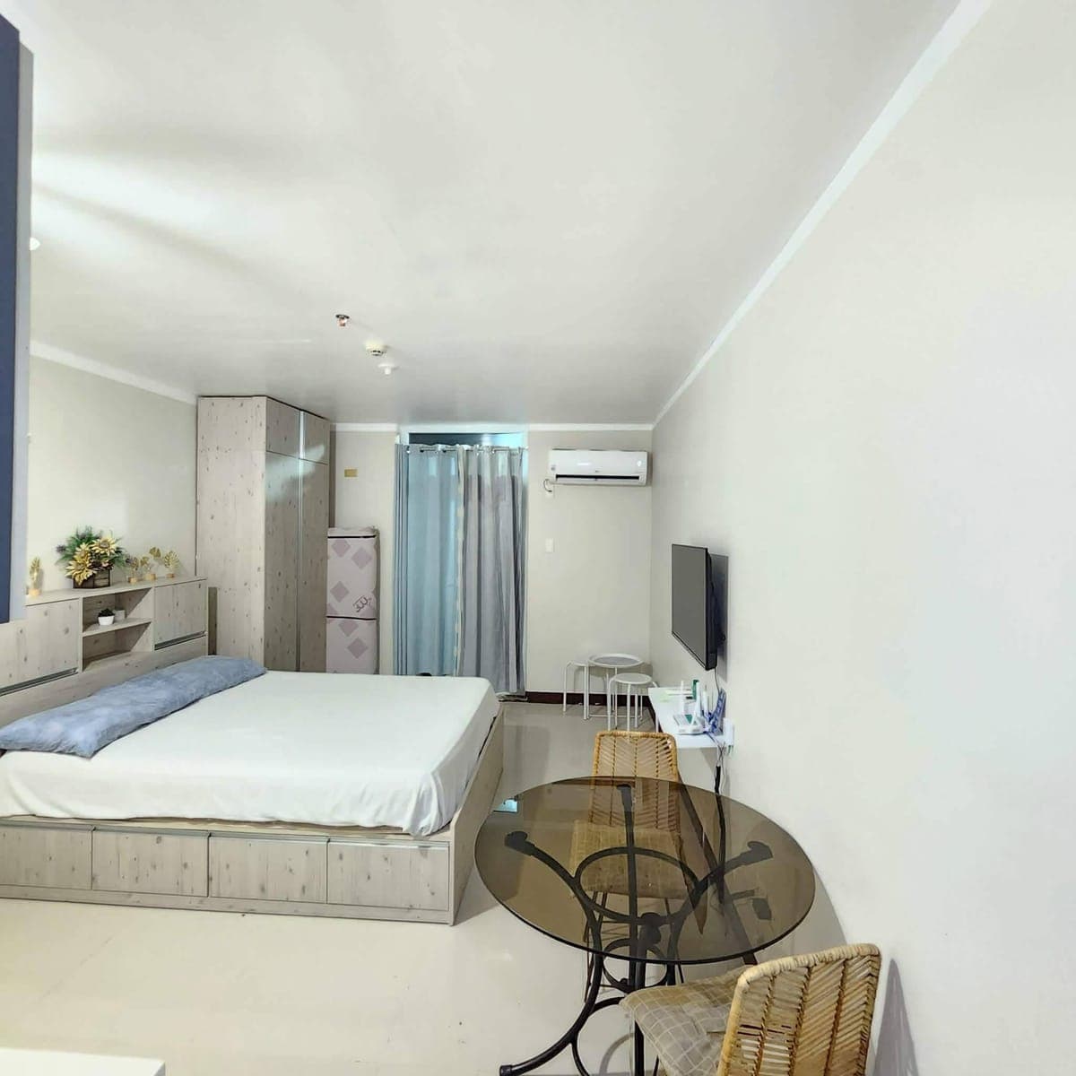 FOR RENT β FULLY FURNISHED STUDIO UNIT - photo 1