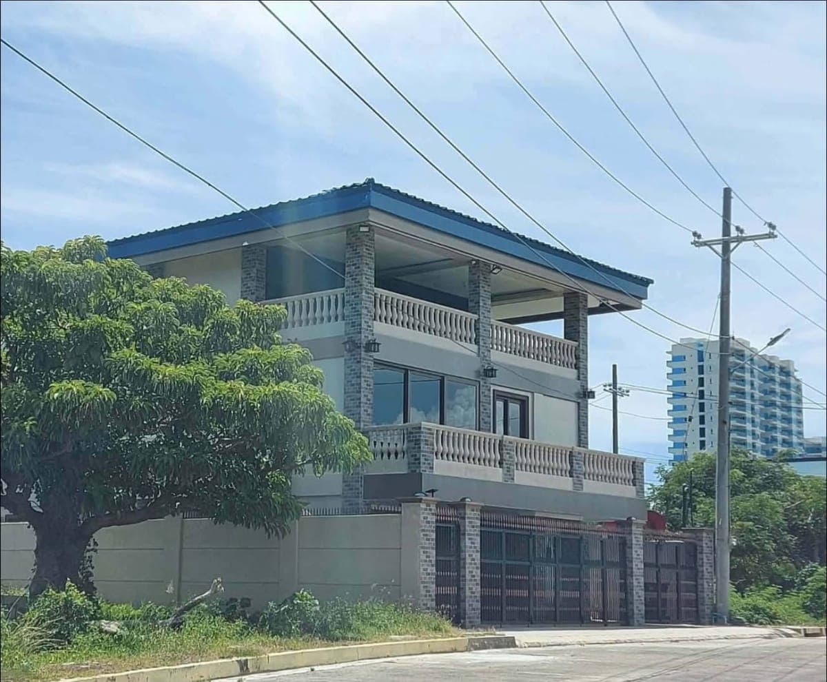 FOR RENT 3-STOREY BEACHVIEW HOUSE โผ๏ธ - photo 1