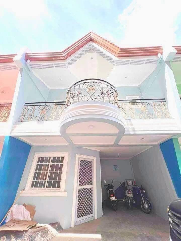 2-STOREY HOUSE w/ ROOFDECK FOR RENT - photo 1