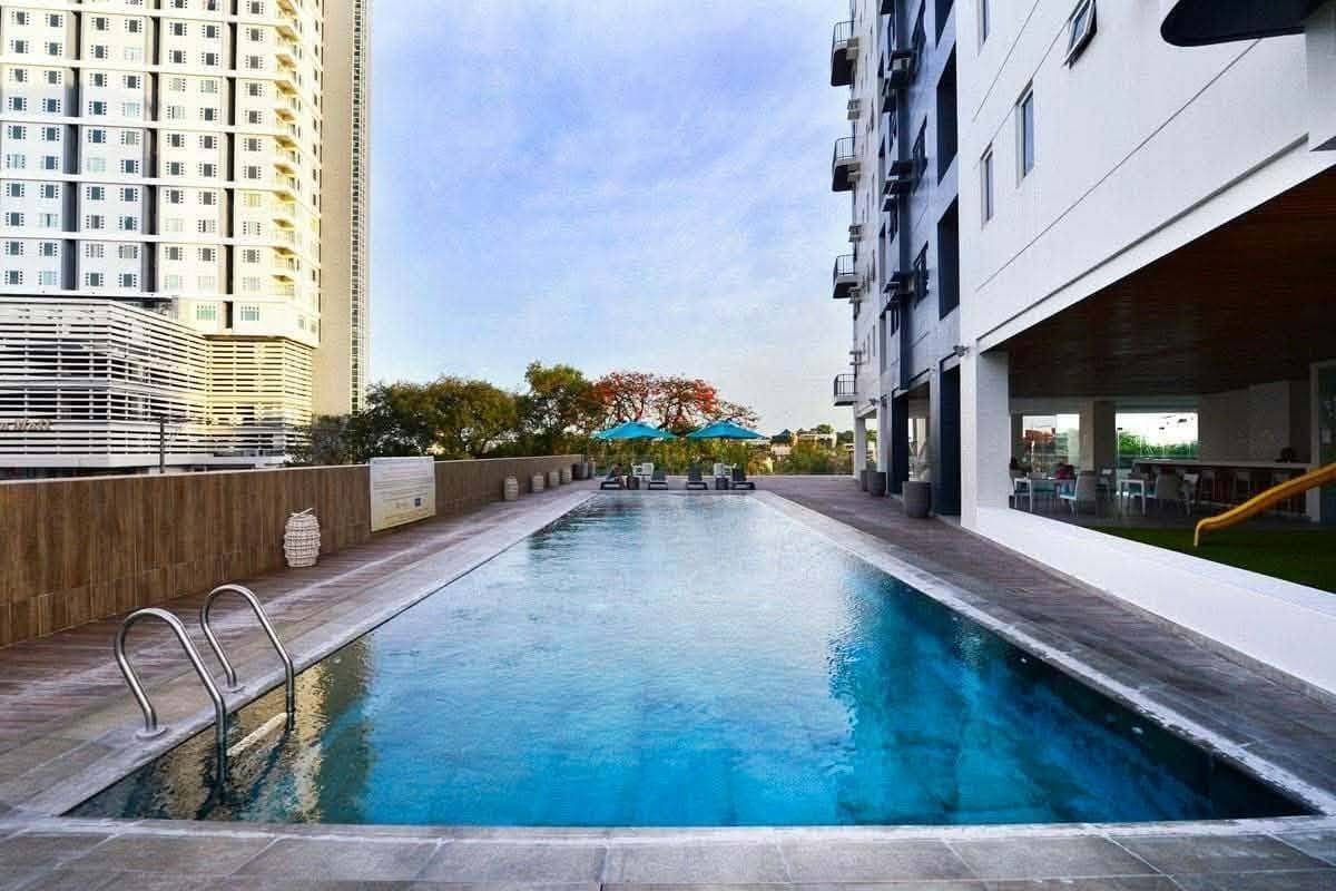 FOR RENT 1 Bedroom Condo in SUNDANCE Residences w/ Balcony & Parking @ Free Internet - photo 1