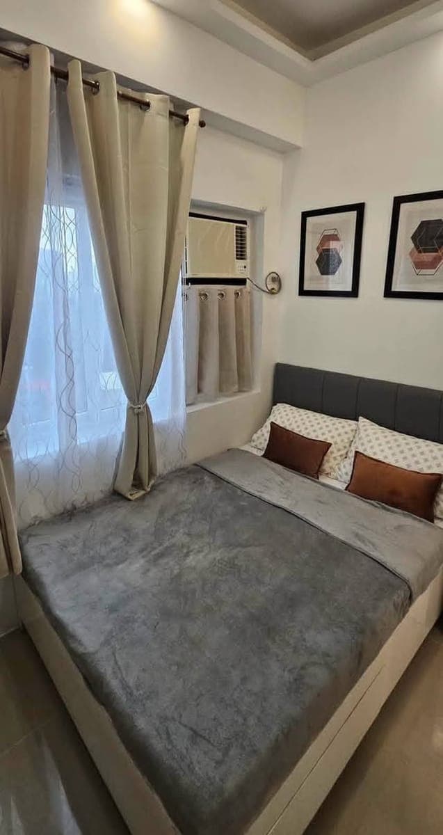 π FOR RENT | FULLY FURNISHED CONDO + PARKING - photo 1
