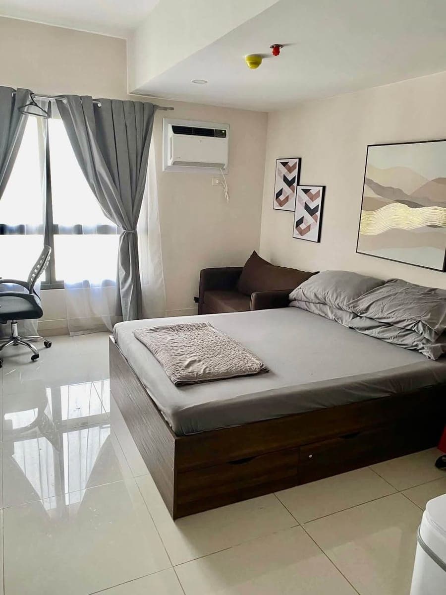 For Rent Studio Unit in J Tower Residences, Mandaue City (at the back of SM City J Mall) - photo 1