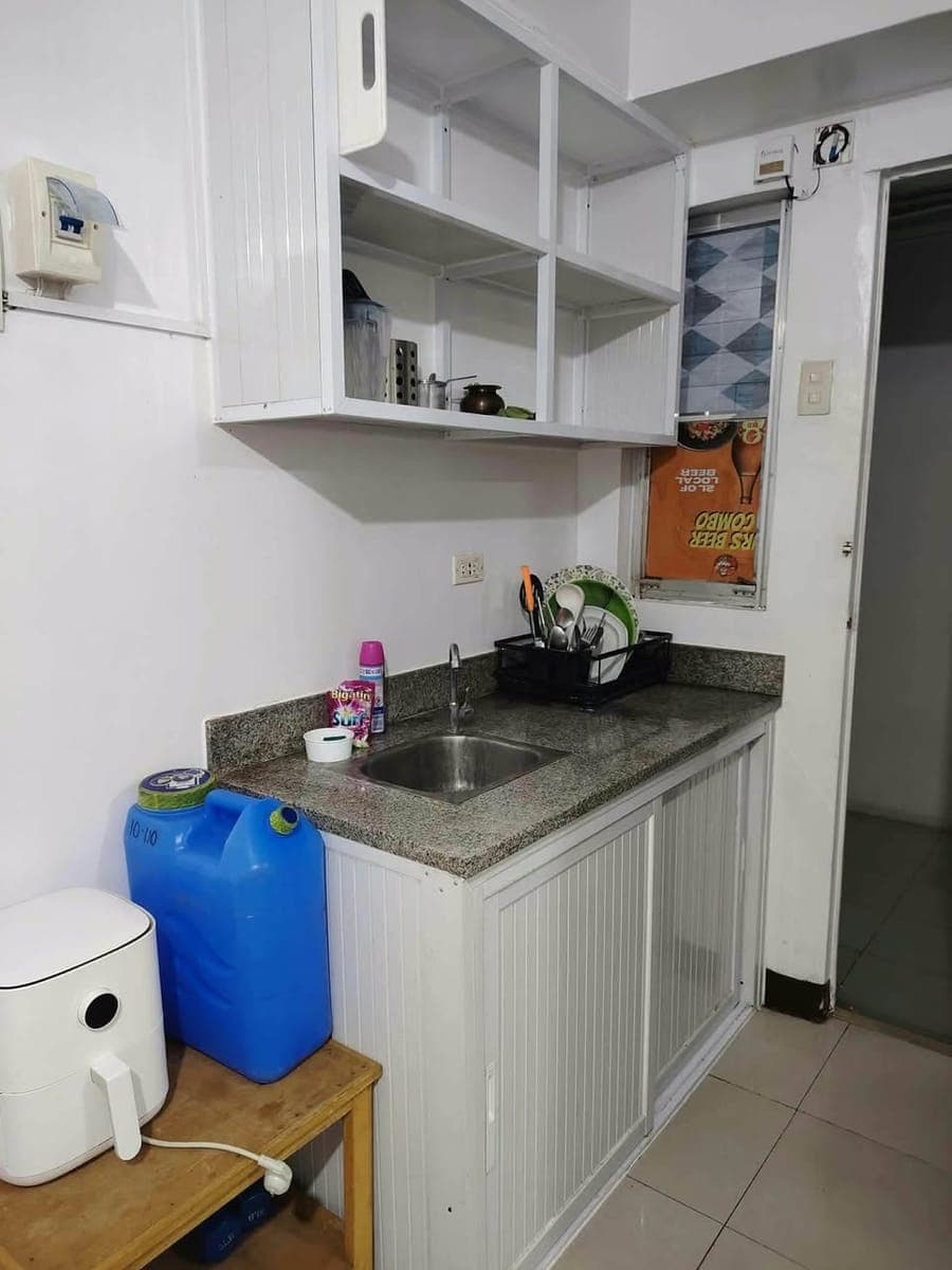 Studio Unit (converted into 1 bedroom) - photo 1