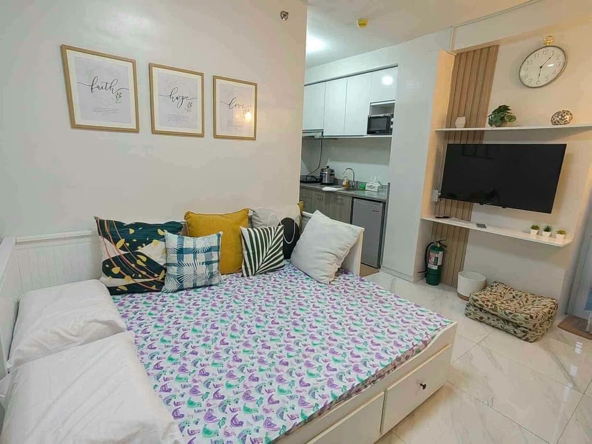 FOR RENT: Furnished Studio with Balcony Casa Mira Towers Guadalupe โฑ20k/month - photo 1