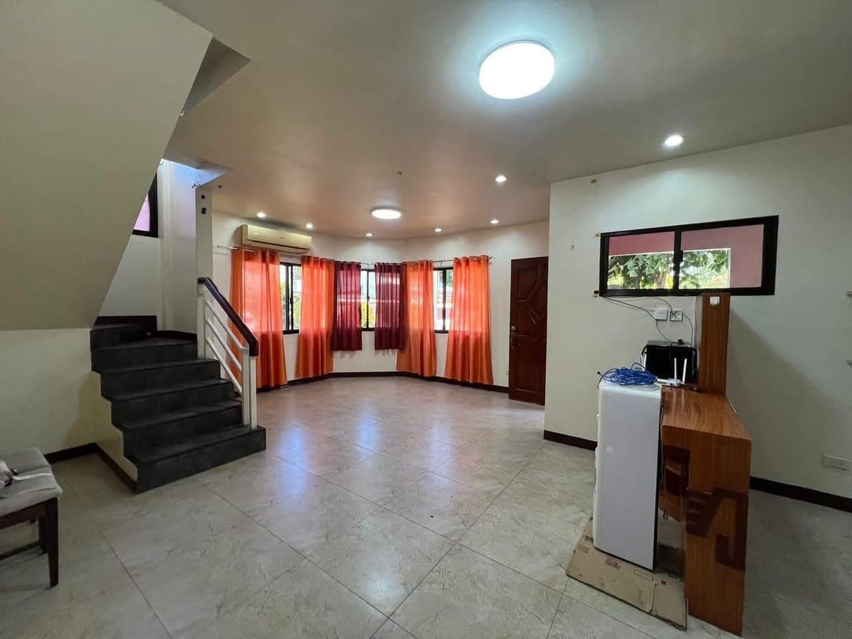HOUSE FOR RENT WITH GARDEN IN BANILAD - photo 1