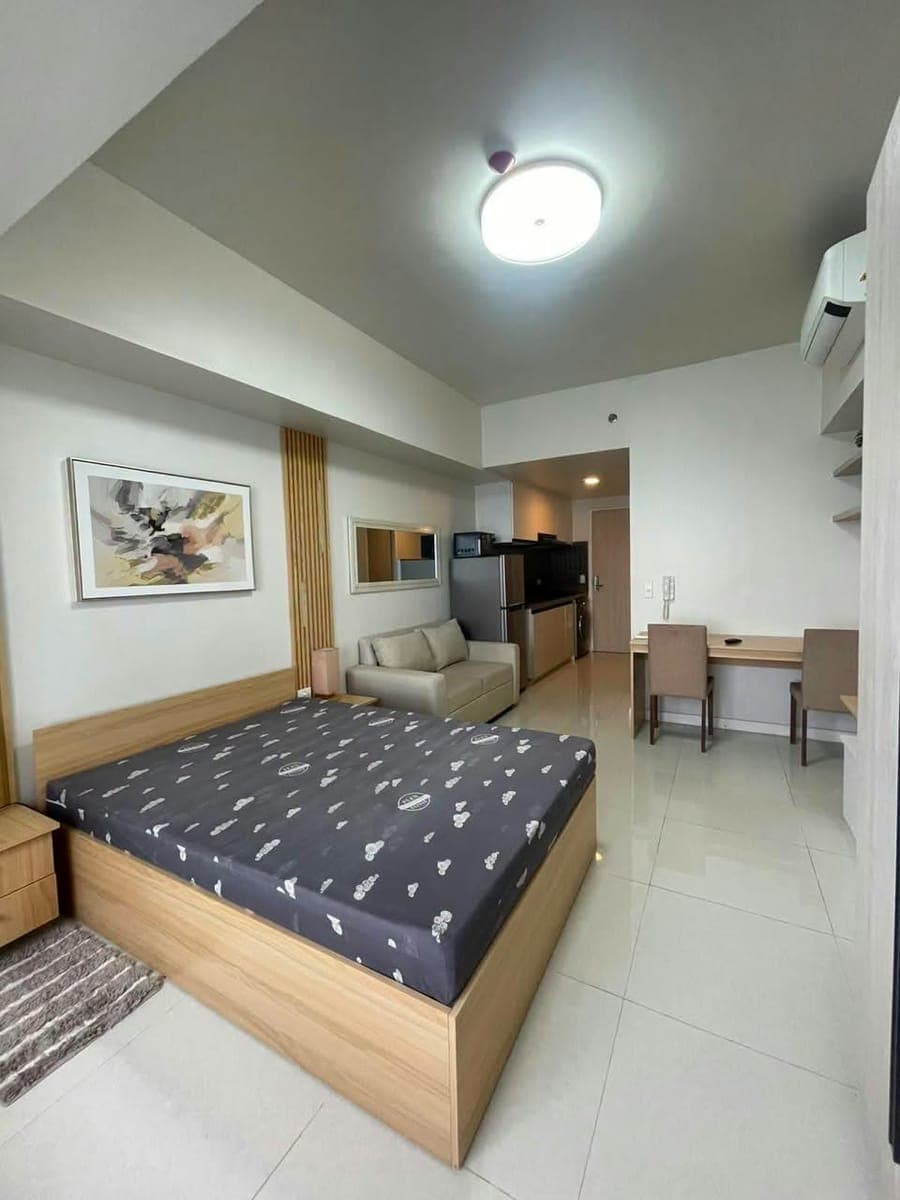 👉FOR RENT MANDANI BAY SUITES TOWER 2 with Balcony and seaview - photo 1
