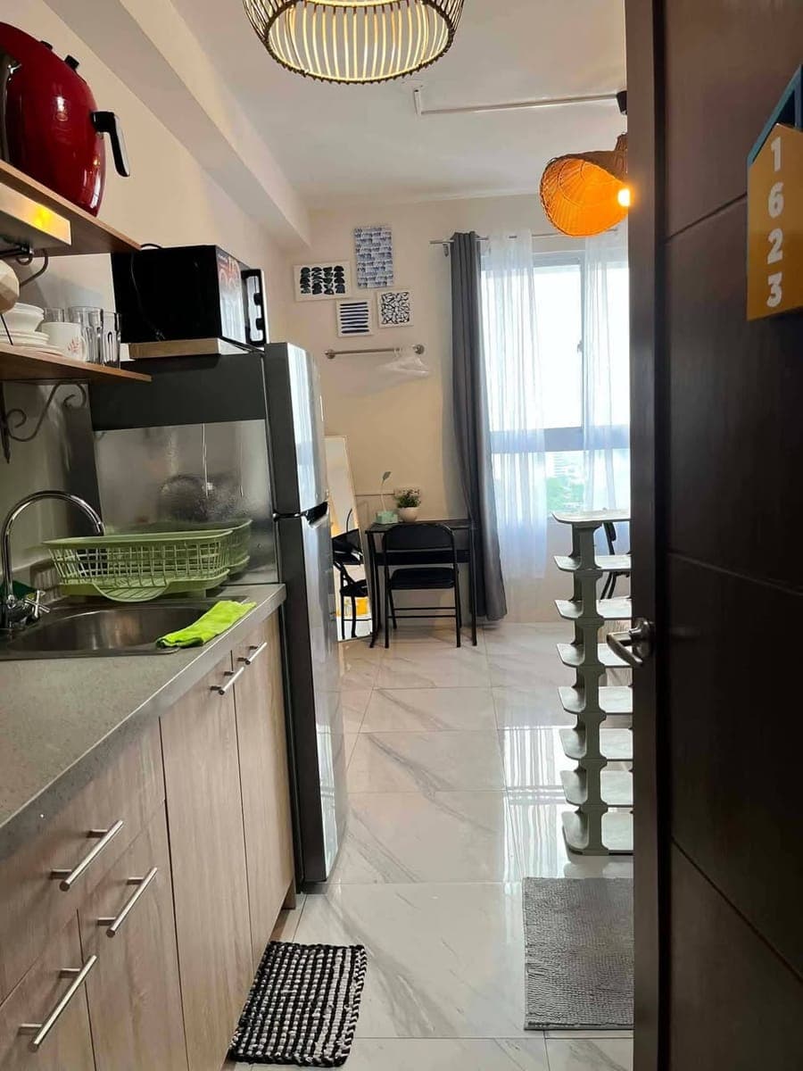 19k Studio unit Near Cebu Doc and Chong Hua Fuente for rent very accessible and along the road condo... - photo 1