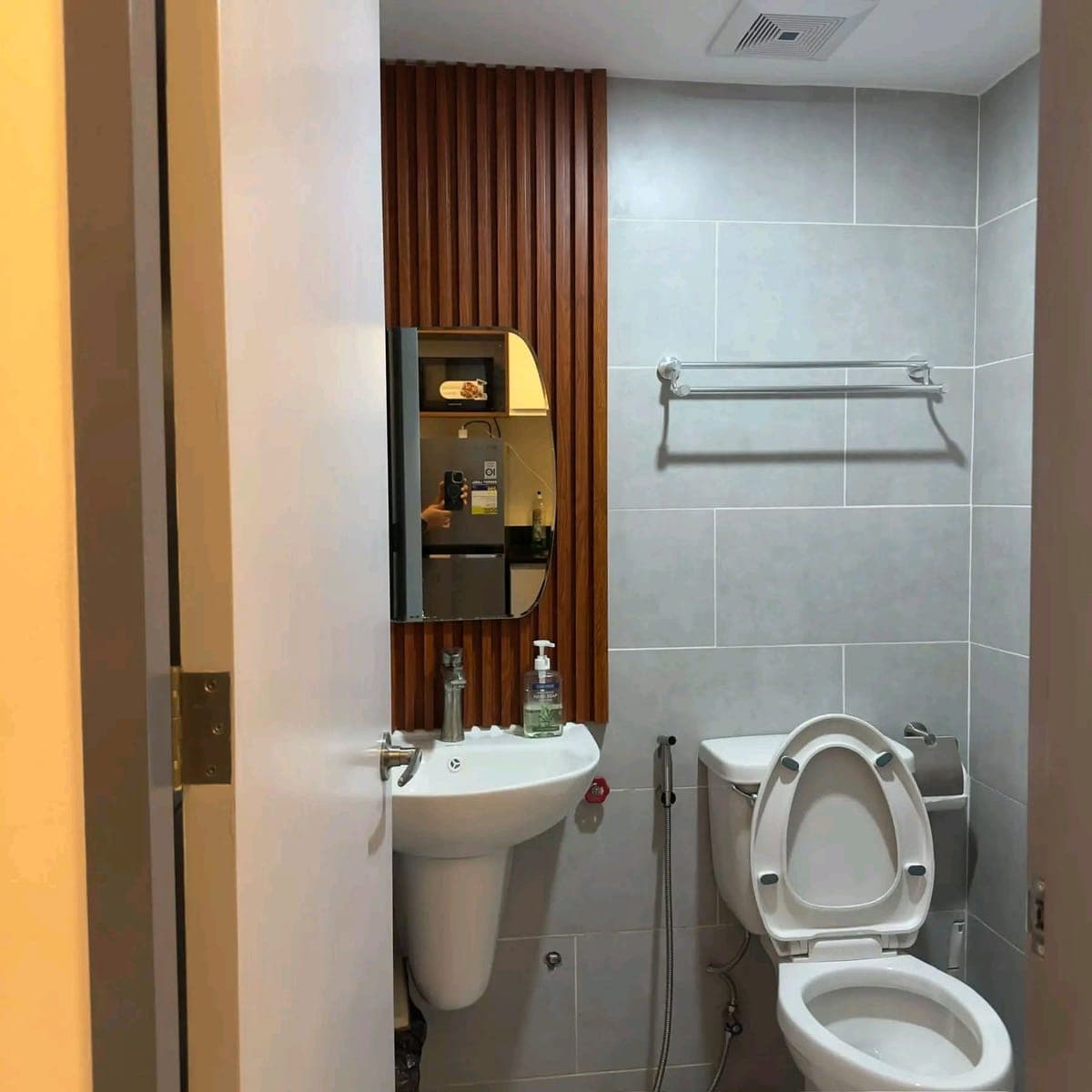 π
**FOR RENT: FULLY FURNISHED STUDIO WITH SEA & POOL VIEWS @ J TOWER RESIDENCES** - photo 1