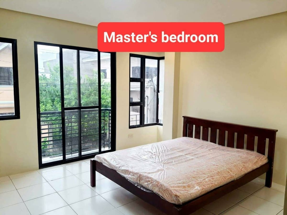 ๐ก NEWLY RENOVATED HOUSE FOR RENT - photo 1