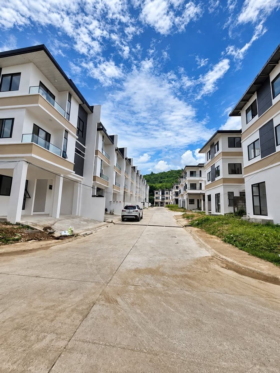 FOR RENT | ACROPOLIS TALAMBAN, CEBU CITY - photo 1