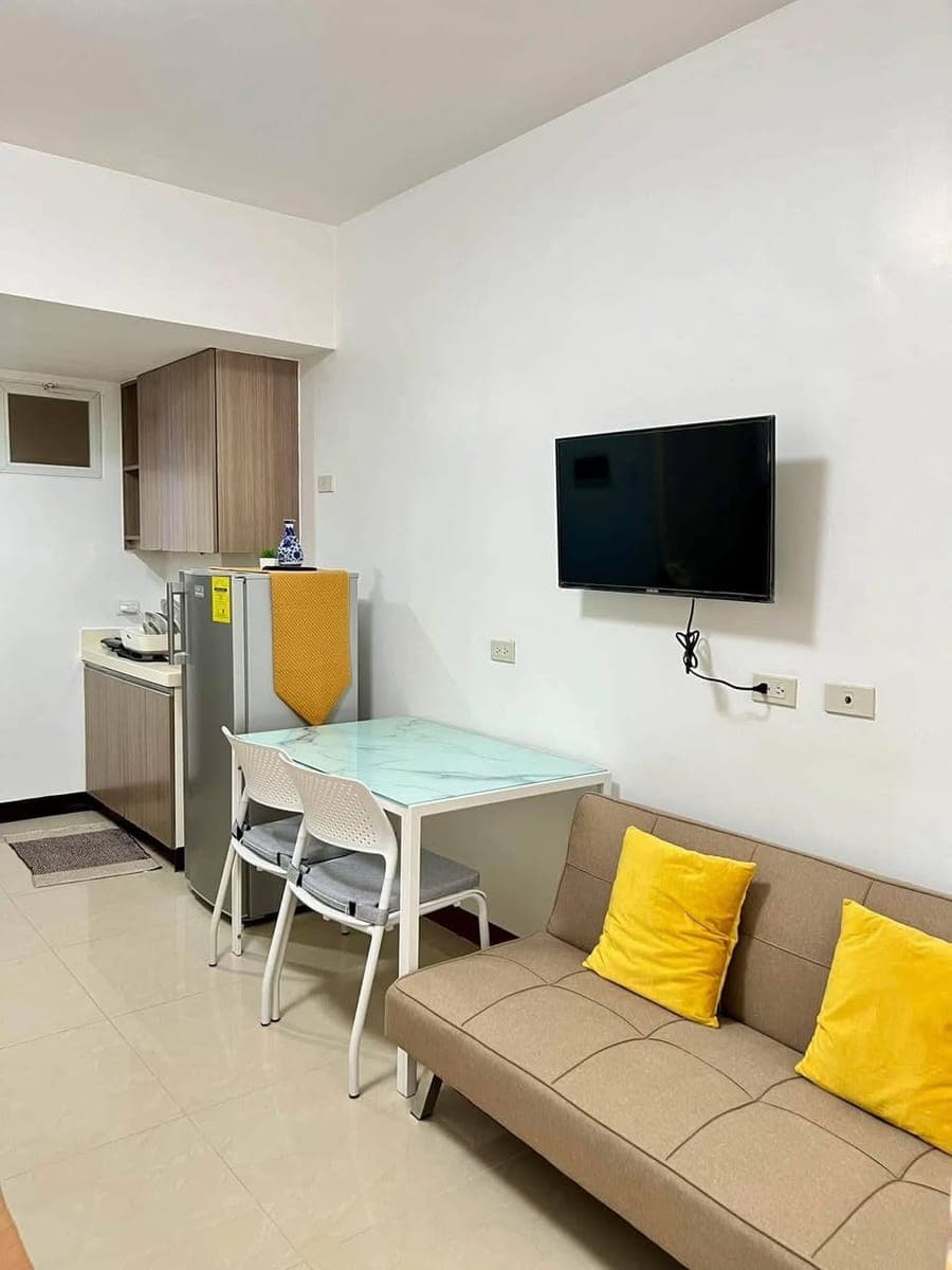 ๐Studio Unit with Balcony for Rent in La Guardia Flats 2 with existing internet connection walking distance to IT Park - photo 1